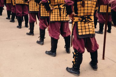 Kore geleneksel zırh ile asker