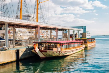 Deniz ve gemi limanda Kobe, Japonya