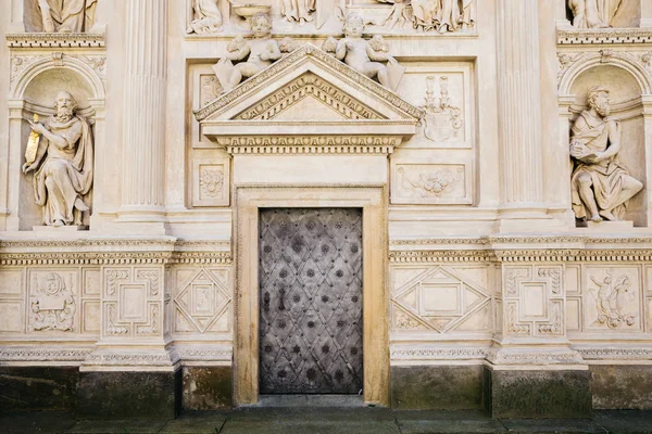 Loreta igreja arquitetura antiga em Praga, Checa — Fotografia de Stock