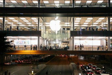Hongkong orta apple store gece görünümü