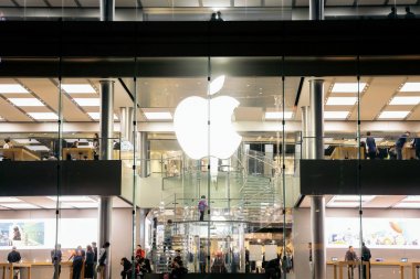 Hongkong orta apple store gece görünümü