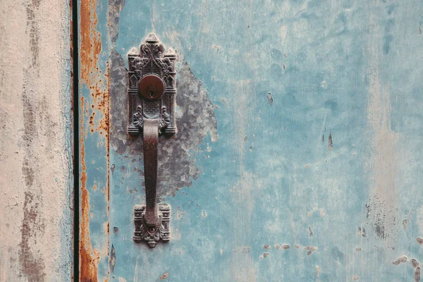 Porte de style vintage et poignée de porte — Photo