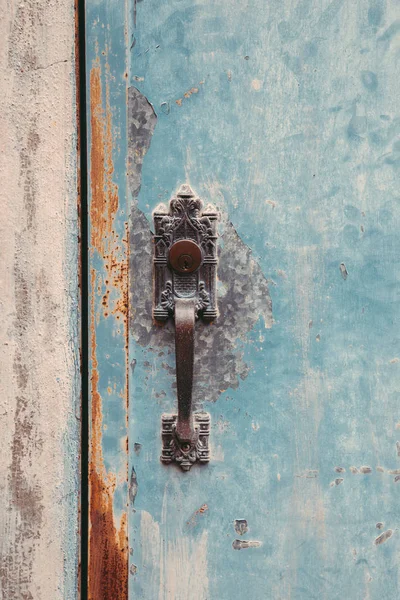 Porte de style vintage et poignée de porte — Photo