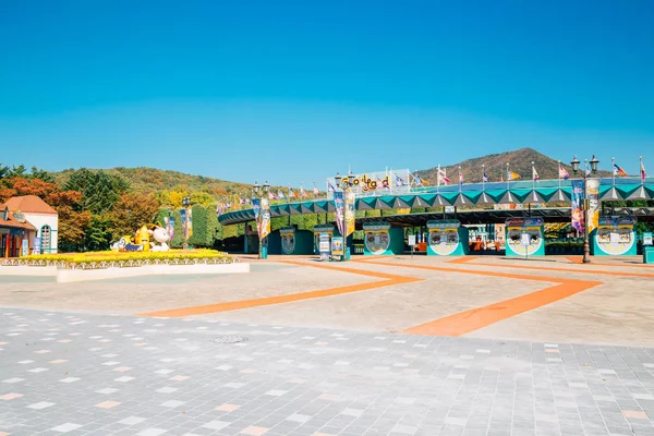 韓国ソウル ランド遊園地、秋メープル ツリー — ストック写真