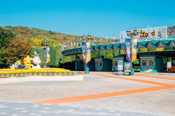 韓国ソウル ランド遊園地、秋メープル ツリー — ストック写真