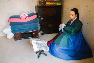 Hanbok Hwaseong Haenggung Sarayı, Kore, manken giymiş