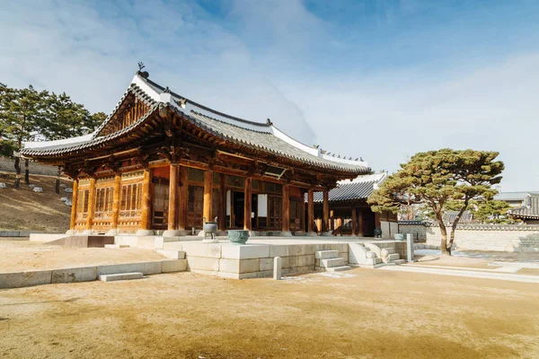 Hwaseong Haenggung Paleis traditioneel huis in Suwon, Zuid-Korea — Stockfoto