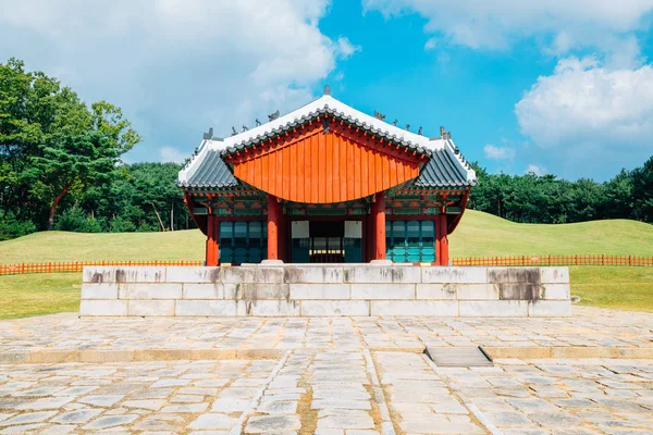 Yungneung und geolleung königliche Gräber koreanische traditionelle Architektur — Stockfoto