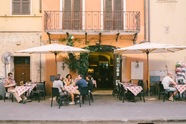 Italian old restaurant and street — Stock Photo, Image