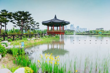 Gölet ve Hanbat Arboretum Daejeon, Kore, Kore geleneksel pavilion