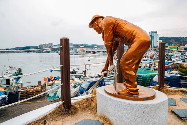 Guryongpo 포트, 포항, 한국에서에서 어 부 동상 — 스톡 사진