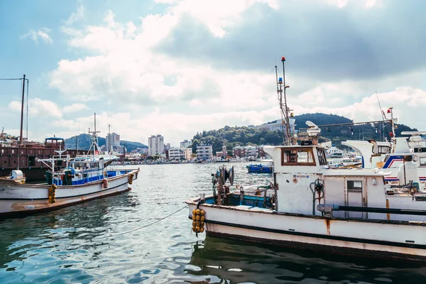 Tongyeong Hafen und Meer am Sommertag in Korea — Stockfoto