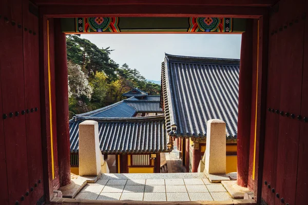 De oude architectuur van de Bulguksa tempel in Gyeongju, Zuid-Korea — Stockfoto