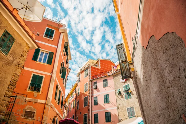Vernazza Edificios coloridos en Cinque Terre, Italia — Foto de Stock
