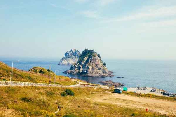 Oryukdo eilanden met blauwe oceaan in Busan, Zuid-Korea — Stockfoto