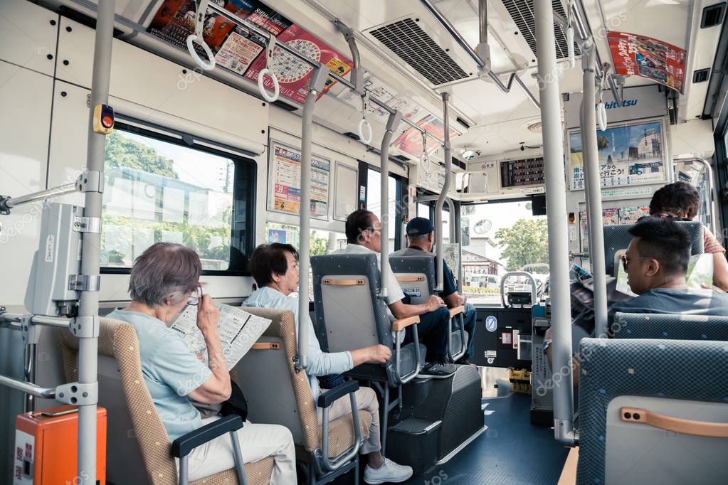 Аниме автобус. Автобусы в японии. Водитель в японии. Японские автобусы. Японские автобусы.