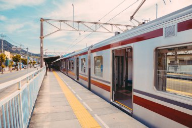 Dazaifu tren istasyonu platformu: Fukuoka, Japan