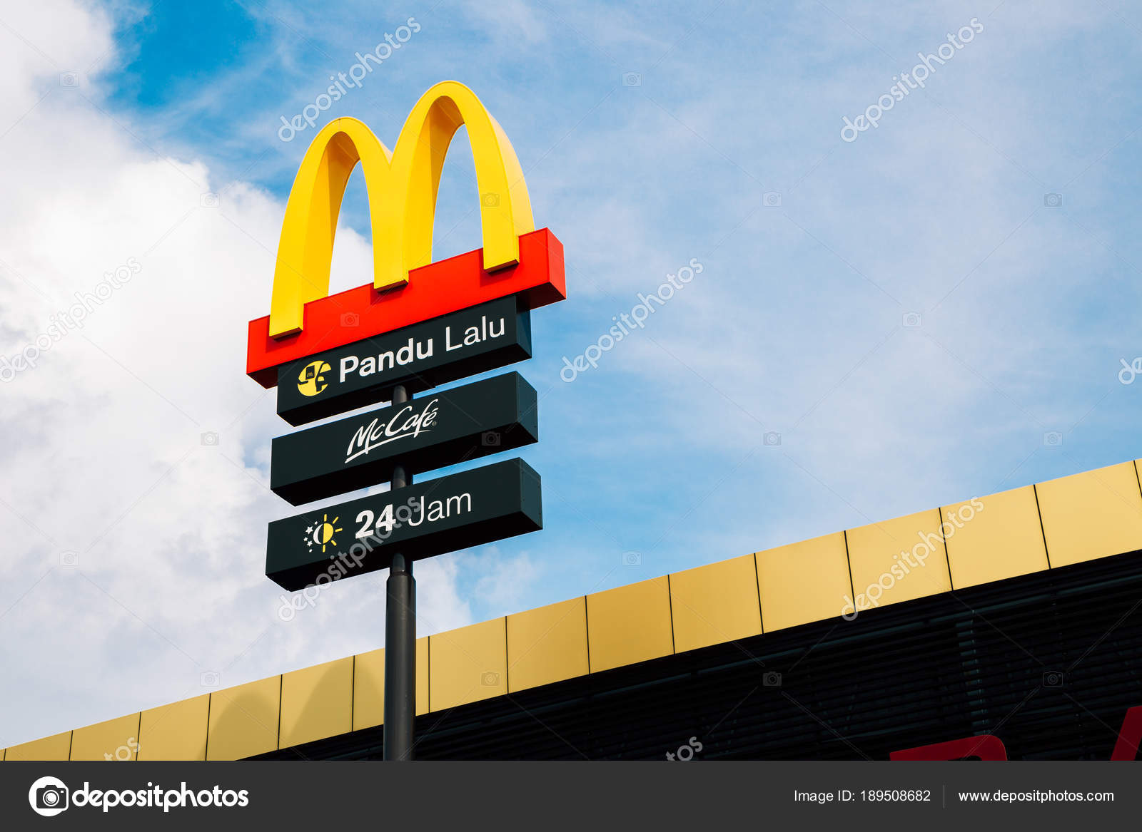 Famous Fast Food Logos Mcdonald S Logo Mcdonald S Is Famous