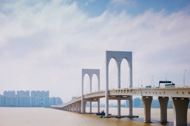 Sai Van Köprüsü ve Macau modern binalar