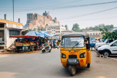 Rockfort ve sokak pazarı, çekçek Tiruchirappalli, Hindistan