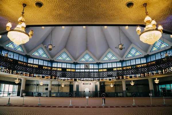 Masjid Negara mosque in Kuala Lumpur, Malaysia — Stock Photo, Image