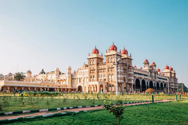Mysore Palace historical architecture in Mysore, India — Stock Photo, Image
