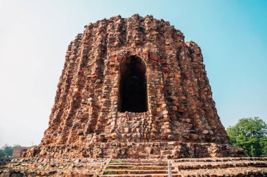 Delhi, Hindistan Qutub Minar antik kalıntılar