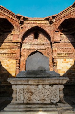 Delhi, Hindistan Qutub Minar antik kalıntılar