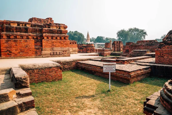 Sarnath antike Ruinen in Varanasi, Indien — Stockfoto