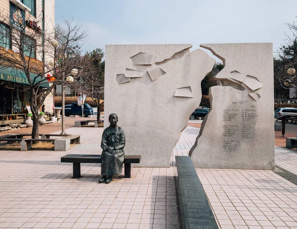 Konstnären Na Hye-sok street i Suwon, Sydkorea — Stockfoto