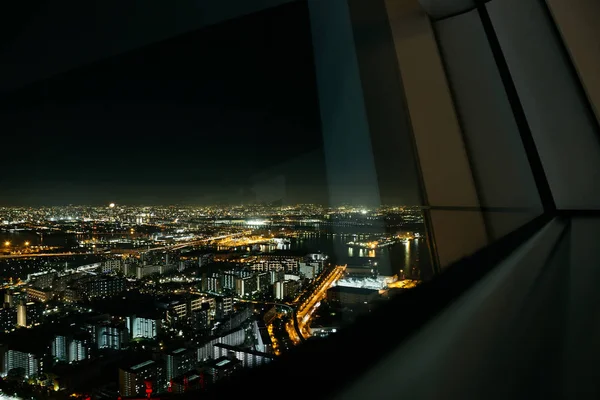 Vista nocturna de la ciudad de Osaka desde la torre Cosmo en Japón — Foto de Stock