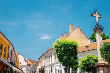 Macaristan 'daki Szentendre ortaçağ eski kasaba ana caddesi