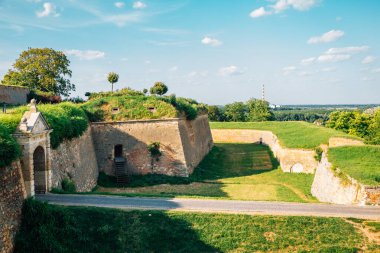 Petrovaradin Kalesi Sırbistan 'da harabeye döndü