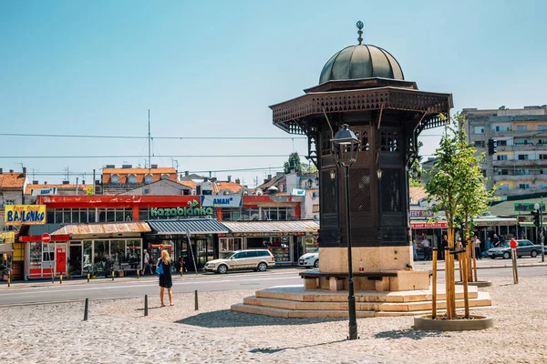 Belgrado, Serbia - 16 de julio de 2019: Sebilj cesma en la plaza Skadarska — Foto de Stock