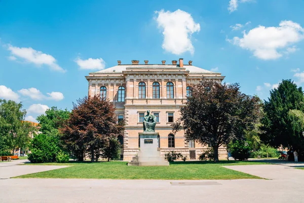 Zagabria, Croazia - 3 luglio 2019: Accademia Croata delle Scienze e delle Arti — Foto Stock