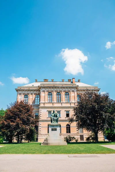 Zagabria, Croazia - 3 luglio 2019: Accademia Croata delle Scienze e delle Arti — Foto Stock