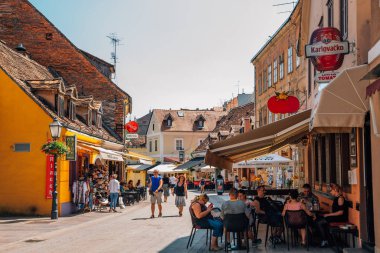 Zagreb, Hırvatistan - 3 Temmuz 2019: Ivana Tkalcica restoran ve cafe caddesi