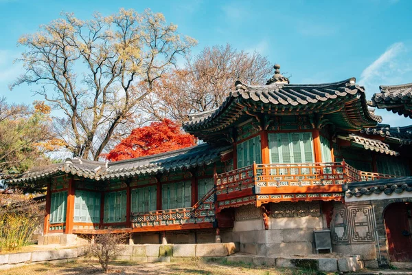 Changdeokgung Palace in de herfst in Seoul, Korea — Stockfoto