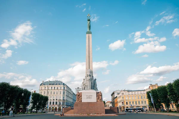 Riga, Letônia - 11 de agosto de 2019: Monumento à Liberdade — Fotografia de Stock