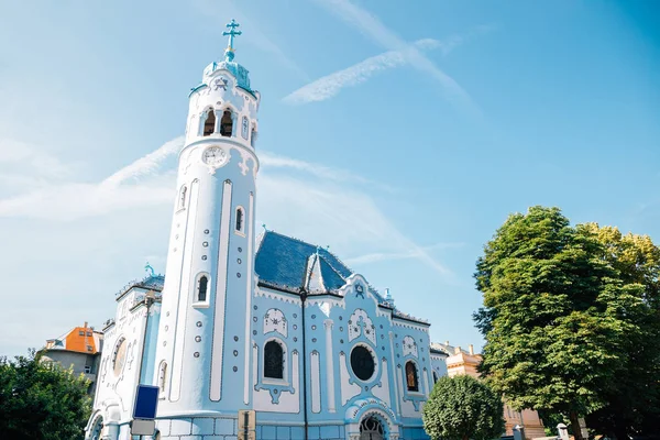 La Iglesia Azul o Iglesia de Santa Isabel en Bratislava, Eslovaquia — Foto de Stock