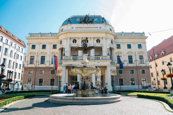 Pozsony, Szlovákia-Szlovák Nemzeti Színház — Stock Fotó