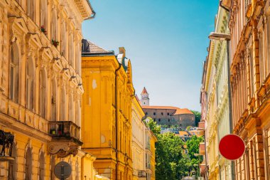 Bratislava Kalesi ve Bratislava, Slovakya 'daki eski kasaba