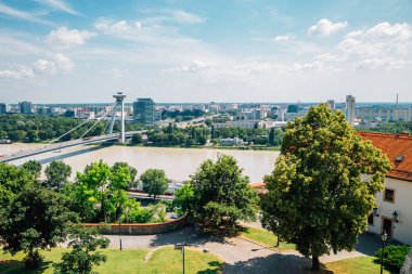 Bratislava şehri ve Tuna Nehri manzarası Bratislava, Slovakya