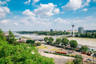 Bratislava şehri ve Tuna Nehri manzarası Bratislava, Slovakya