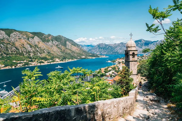 Bahía de Kotor ciudad y fortaleza en Montenegro — Foto de Stock