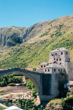 Bosna-Hersek 'in Mostar kentindeki en büyük köprü ve eski kenti Stari
