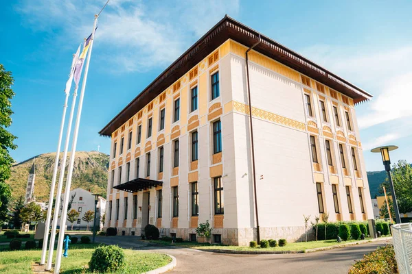 Mostar, Bosnia and Herzegovina - July 8, 2019 : Gradska Vijecnica Mostar city hall — Stockfoto