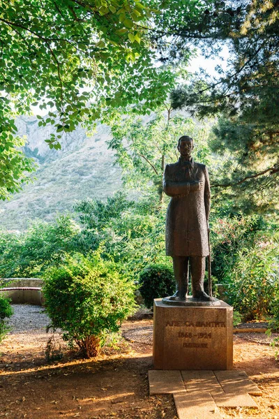 Mostar, Bosnia and Herzegovina - July 8, 2019 : Aleksa Santic Monument — Stockfoto