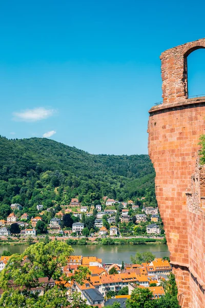 Vista panorámica del casco antiguo de Heidelberg desde el castillo de Heidelberg en Alemania — Foto de Stock