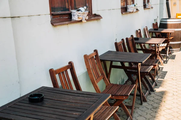Restaurant empty tables and chairs in Lednice, Czech Republic — ストック写真
